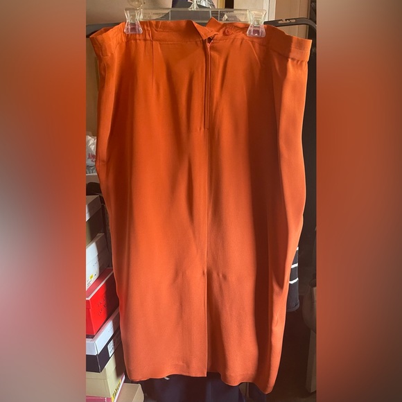 100% silk skirt. - Picture 2 of 2